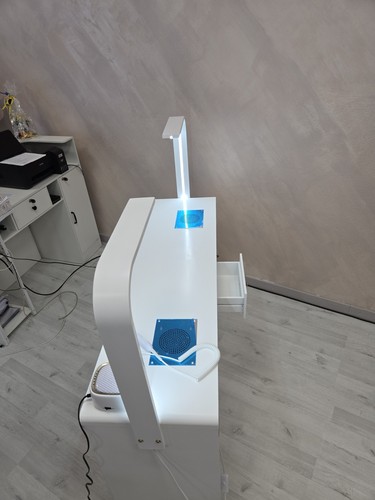 Tavolo per manicure bianco con